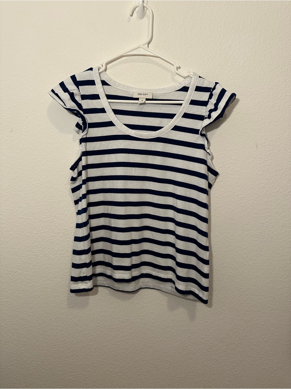 On 34th Ruffle Striped Tank, Med (navy, White)